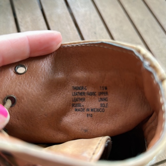 Steve Madden tan leather with lace boots! Excellent condition! Size 7.5 - Picture 7 of 7